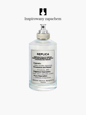Przezroczysty flakon perfum z etykietą 798 stoi pionowo na białym tle, a nad nim widnieje napis Inspirowany zapachem. Lazy Sungay Morning.