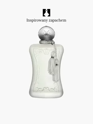 Biała, bogato zdobiona buteleczka perfum z napisem „78574”, opatrzona frędzelkiem, srebrną nakrętką i ozdobnymi elementami, prezentowana jest na jednolitym tle. Nad nią widnieje napis: „Inspirowany zapachem”.